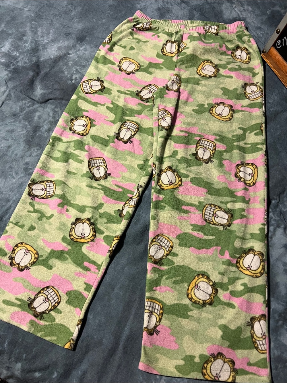 Garfield Distressed Camouflage Fleece Sleep Pants size M